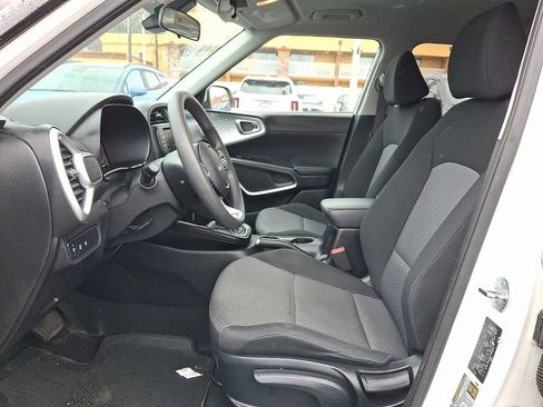 Used 2023 Kia Soul LX image 14