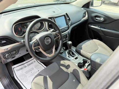 Used 2016 Jeep Cherokee Latitude w/ Safety/Convenience Group image 11