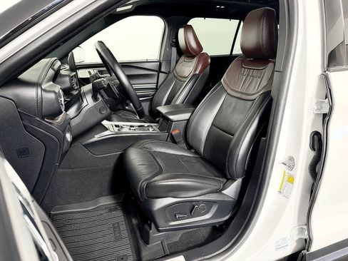 Used 2020 Ford Explorer Platinum w/ Premium Technology Package AWD/4WD image 37