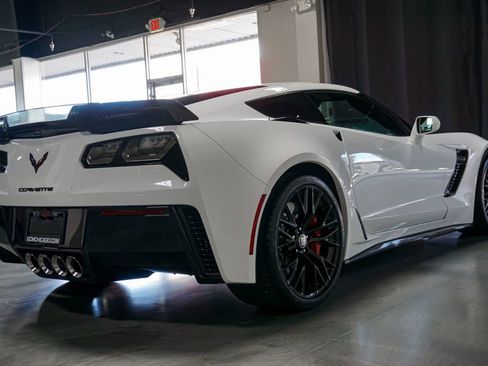 Used 2019 Chevrolet Corvette Z06 w/ Z07 Performance Package image 7