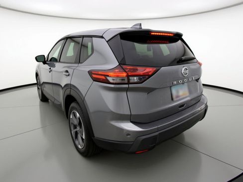 Used 2025 Nissan Rogue SV image 6