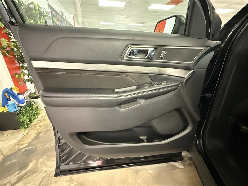Used 2018 Ford Explorer XLT w/ Equipment Group 202A FWD image 12