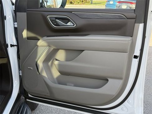 Used 2023 GMC Yukon SLT image 34