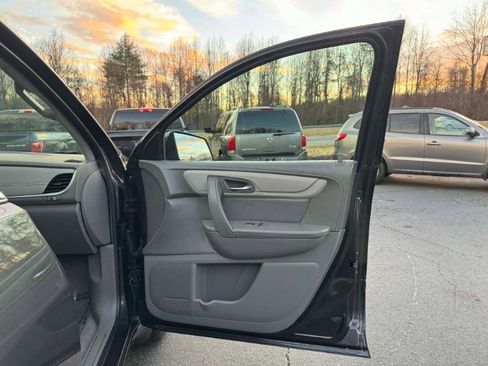 Used 2015 Chevrolet Traverse LT image 14