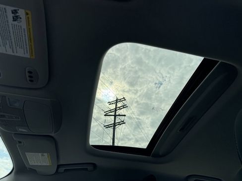 Used 2018 Ford Fusion SE image 12