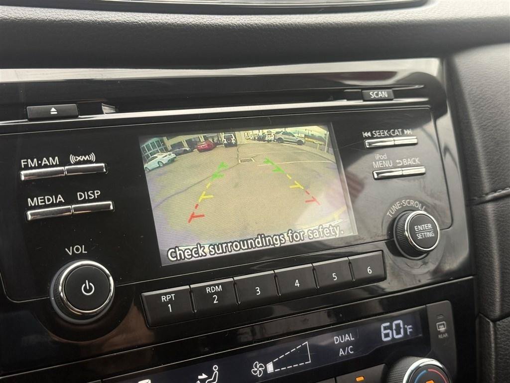 Used 2017 Nissan Rogue SV AWD/4WD image 30