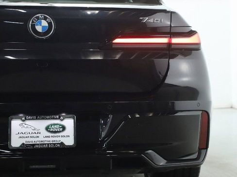 Used 2025 BMW 740i xDrive image 44