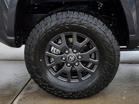 Certified 2025 Toyota Tacoma SR5 AWD/4WD image 11