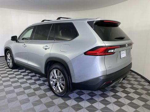 Used 2024 Toyota Grand Highlander AWD image 6