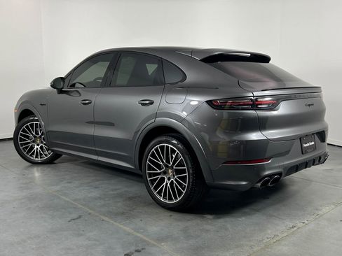 Used 2023 Porsche Cayenne Coupe image 3