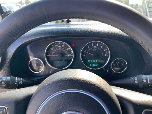 Used 2014 Jeep Wrangler Unlimited Sahara w/ Connectivity Group AWD/4WD image 8
