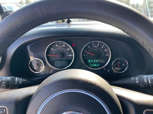 Used 2014 Jeep Wrangler Unlimited Sahara w/ Connectivity Group AWD/4WD image 8