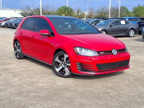 Used 2017 Volkswagen GTI SE image 1