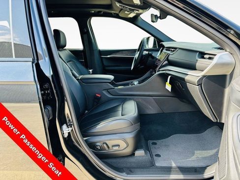 New 2024 Jeep Grand Cherokee Limited 4xe w/ Luxury Tech Group II image 32