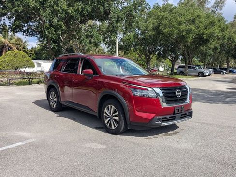 Used 2023 Nissan Pathfinder SL image 3