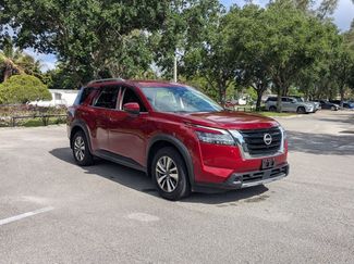 Used 2023 Nissan Pathfinder SL video 3