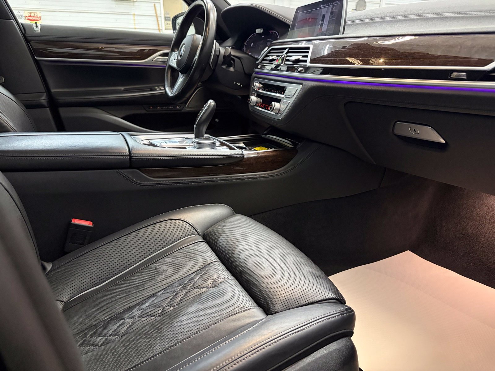 Used 2022 BMW 740i xDrive w/ M Sport Package AWD/4WD image 8