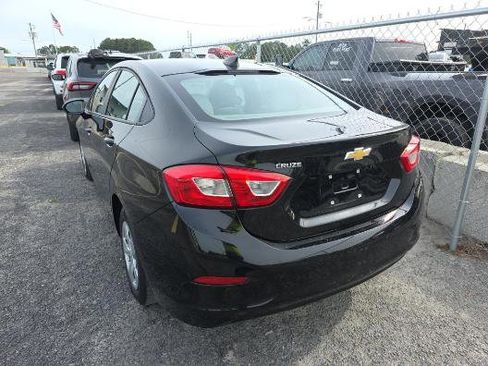 Used 2018 Chevrolet Cruze LS image 6