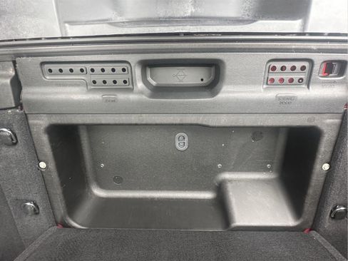 Used 2025 Jeep Wrangler Sahara image 13