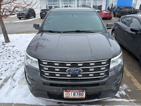 Used 2016 Ford Explorer XLT w/ Equipment Group 202A image 2