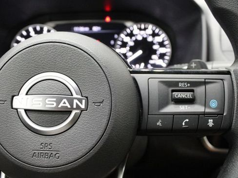 Used 2022 Nissan Rogue SV FWD image 25