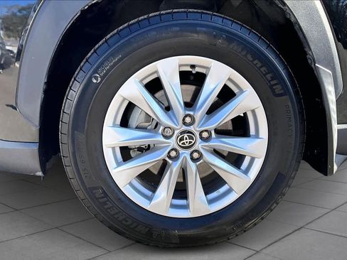 Certified 2023 Toyota Corolla Cross LE image 10