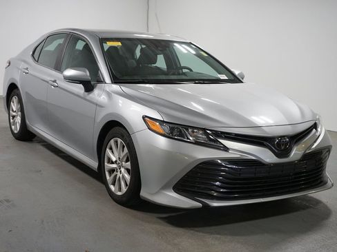 Used 2019 Toyota Camry LE w/ Convenience Package image 3