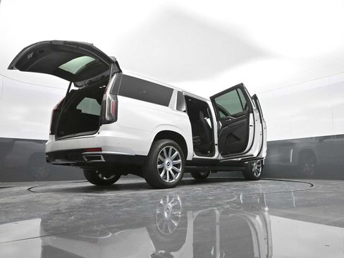 Used 2023 Cadillac Escalade ESV Premium Luxury Platinum image 51