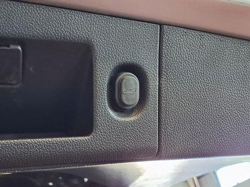 Used 2018 GMC Yukon Denali w/ Denali Ultimate Package AWD/4WD image 7