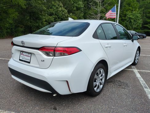 Used 2021 Toyota Corolla LE FWD image 4