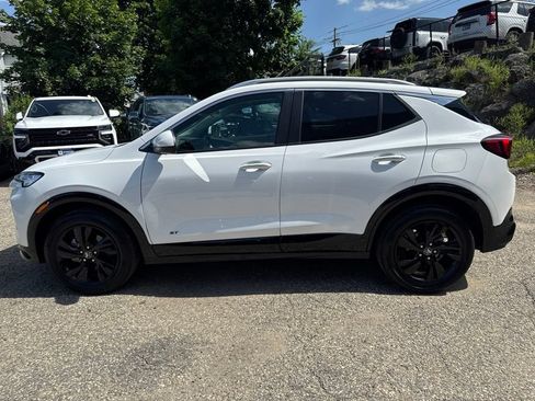 Used 2026 Buick Encore GX Sport Touring w/ Comfort Package AWD/4WD image 3