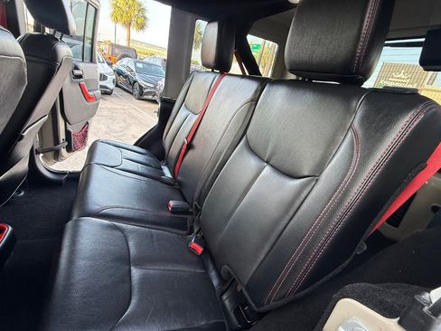 Used 2018 Jeep Wrangler Unlimited Rubicon AWD/4WD image 21