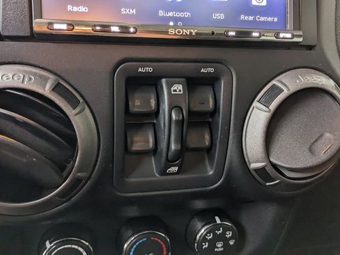 Used 2017 Jeep Wrangler Unlimited Sport image 23