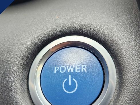 Used 2021 Toyota Highlander LE FWD image 15