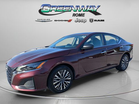 Used 2025 Nissan Altima 2.5 SV AWD/4WD image 4