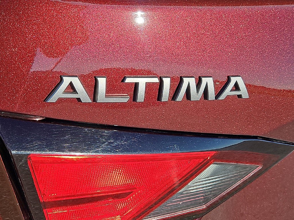 Used 2025 Nissan Altima 2.5 SV FWD image 14