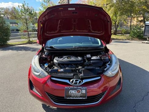 Used 2015 Hyundai Elantra SE image 29
