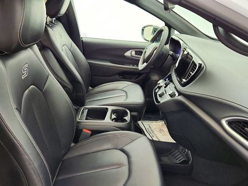 Used 2024 Chrysler Pacifica Limited FWD image 26