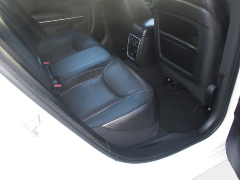 Used 2019 Chrysler 300 Limited w/ Safetytec Plus Group image 14