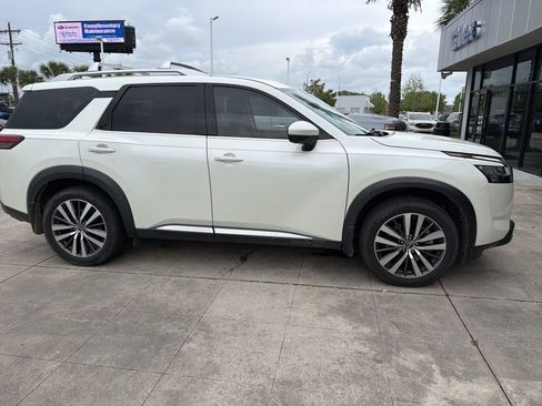 Used 2022 Nissan Pathfinder Platinum w/ Cargo Package image 4