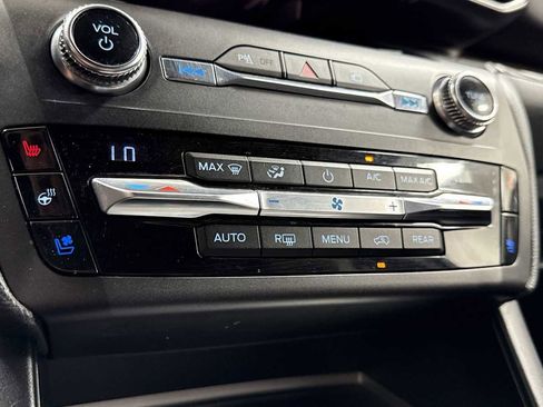 Used 2020 Ford Explorer Limited image 21