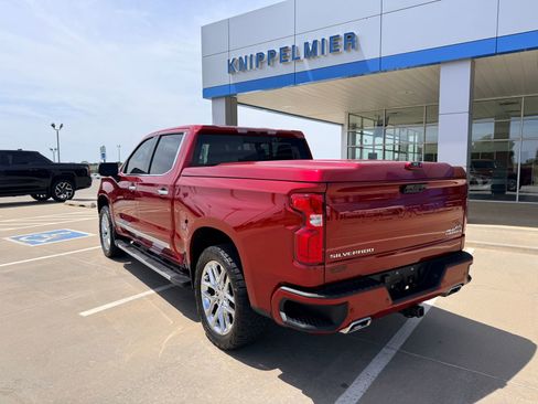 Used 2022 Chevrolet Silverado 1500 High Country w/ High Country Premium Package AWD/4WD image 9