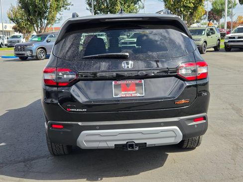 Used 2025 Honda Pilot TrailSport image 5