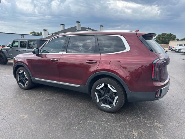 Used 2023 Kia Telluride EX w/ EX Captain's Chair Package FWD image 14