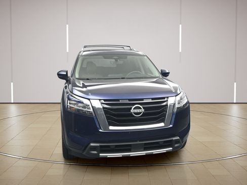 Used 2024 Nissan Pathfinder Platinum AWD/4WD image 2