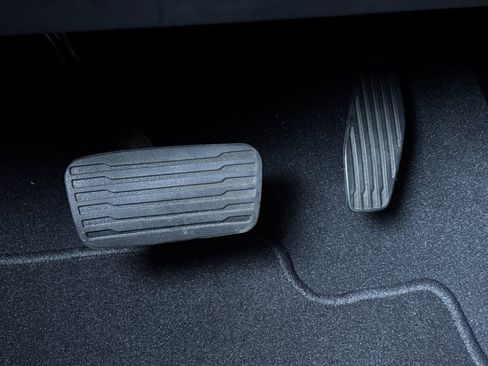 Used 2023 Chevrolet Suburban Z71 w/ Luxury Package image 40