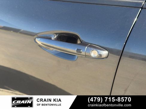 Certified 2022 Kia Niro EX FWD image 16