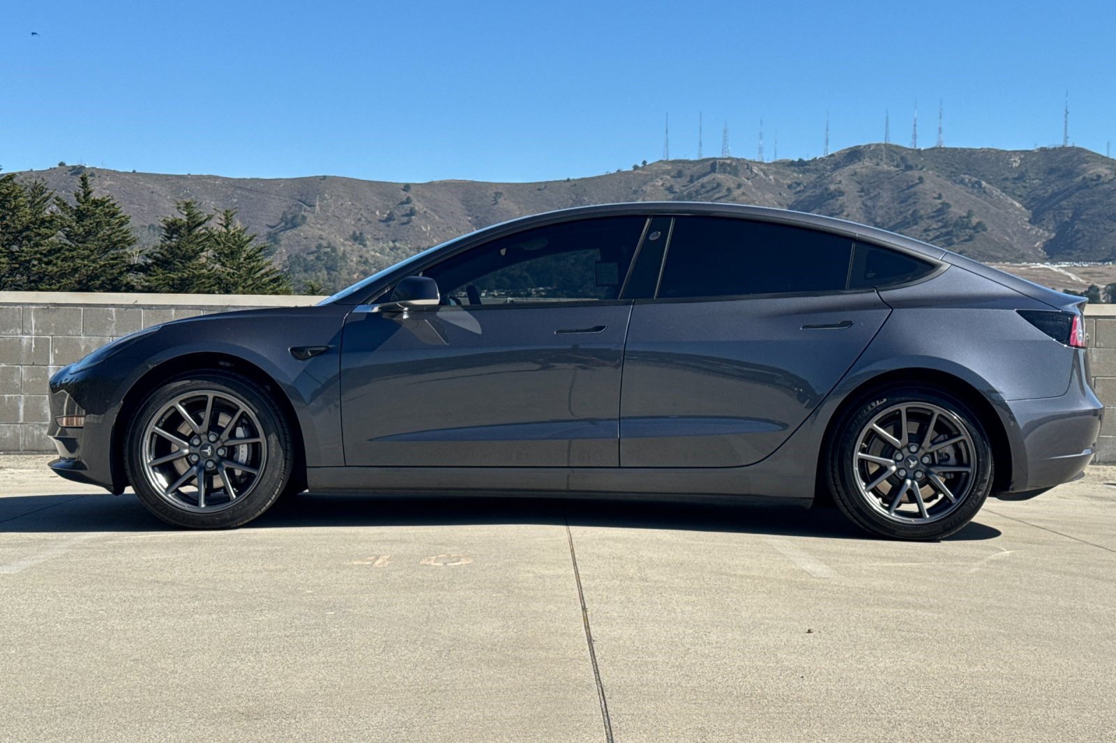 Used 2018 Tesla Model 3 Long Range RWD image 2