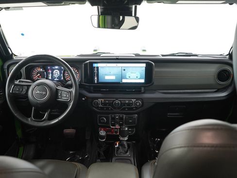 Used 2025 Jeep Gladiator Mojave w/ Convenience Group AWD/4WD image 13