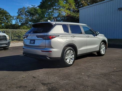 New 2026 Mitsubishi Outlander ES image 6